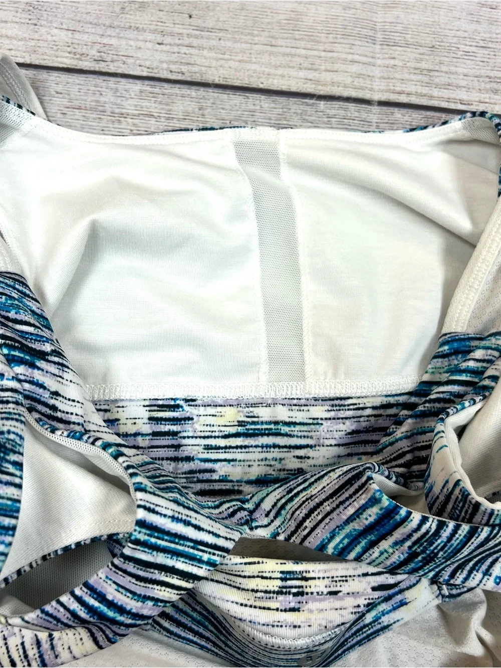 Lululemon White Blue Built In Bra Mesh Tank Top Size 4 Athletic Gym Running
